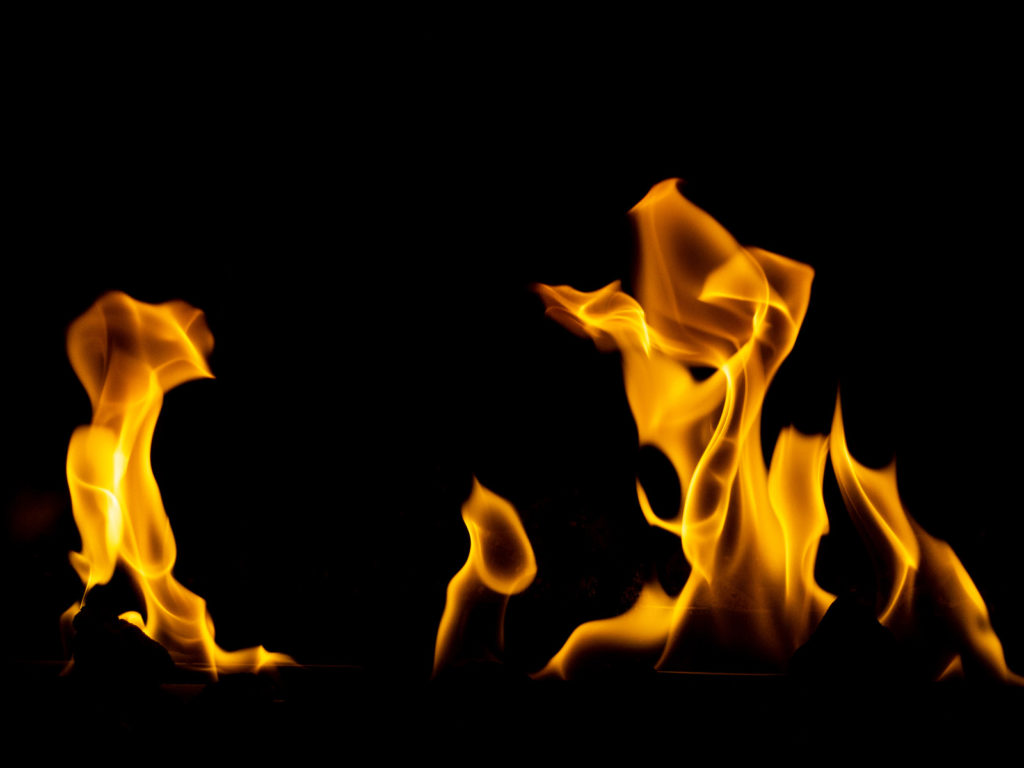 ［夢占い］火事の夢を見る意味と心理