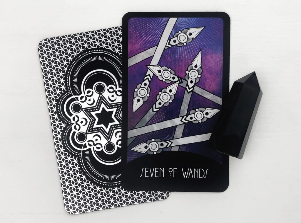 【タロットカード完全ガイド】杖の7(SEVEN OF WANDS)でみる恋愛運と仕事運、パワーストーンと開運ネイル!