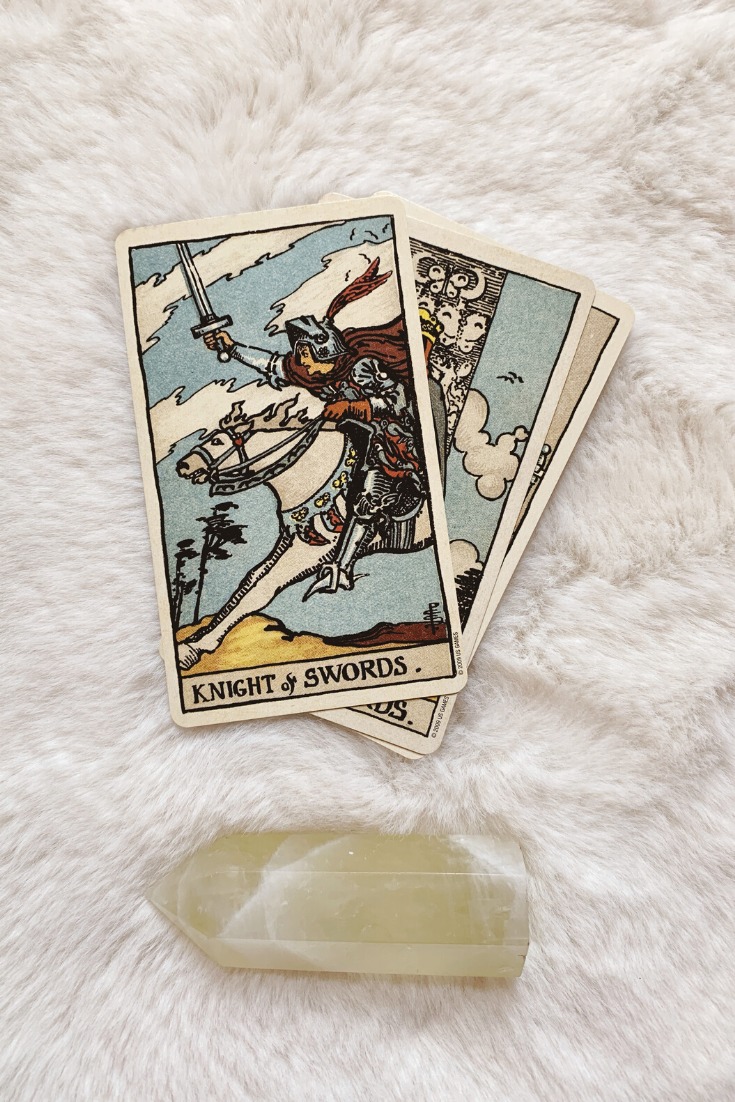 【タロットカード完全ガイド】剣のナイト(KNIGHT OF SWORDS)でみる恋愛運と仕事運、パワーストーンと開運ネイル!